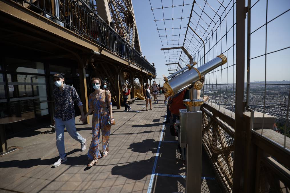 Desde Francia hasta Canadá, pasando por el Reino Unido y China, el mundo multiplica las medidas sanitarias. Foto: AFP.