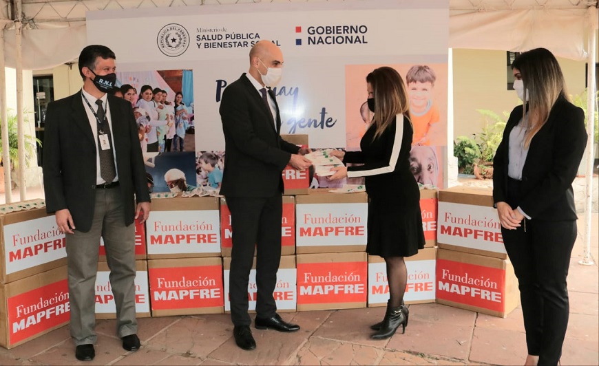 Para colaborar con el fortalecimiento del sistema de salud, la Fundación Mapfre donó 20.000 kits de tomas de muestras al Ministerio de Salud. Foto: Gentileza.