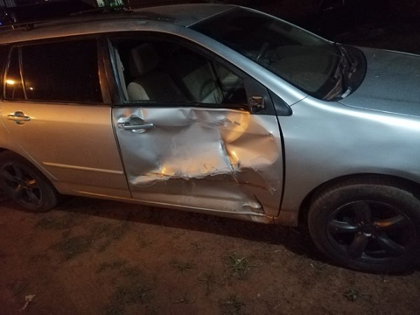 El conductor de uno de los automóviles abandonó su vehículo. Foto: ABC Color.